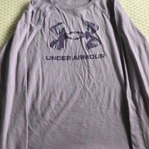 Under Armour long sleeve t-shirt lavender size small in like new condition.